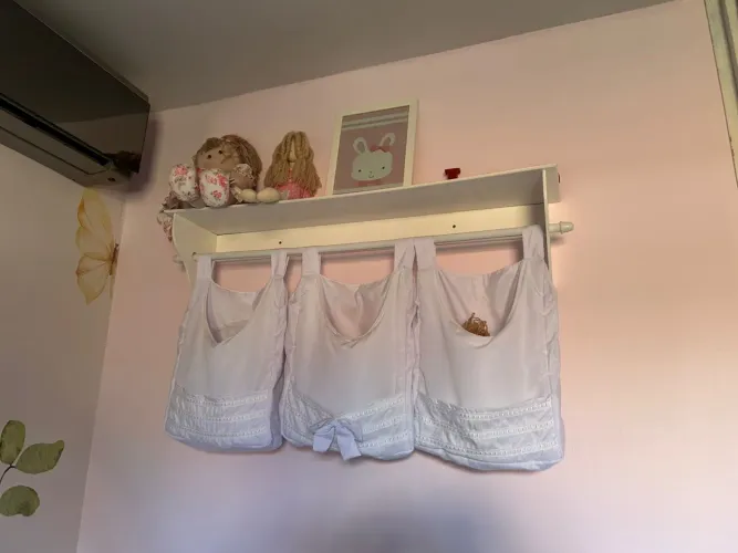 Prateleira com porta fraldas (Grão de Gente)