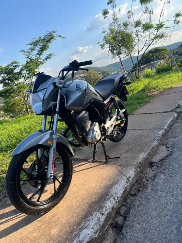 Moto zera de garagem vem nela troco em xre 300