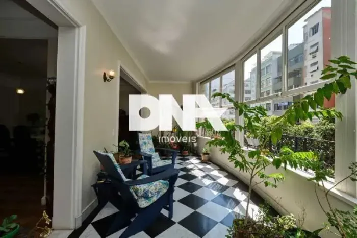 Apartamento - / Residencial / Copacabana
