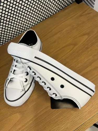 Tênis All Star Couro Promoção Chuck Taylor cano baixo 
