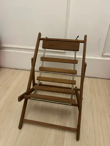 Cadeira em madeira infantil