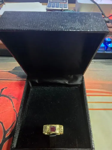 Anel de Ouro 18K 6gramas e pedra de rubi