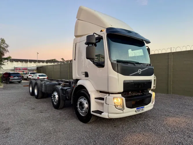 VOLVO VM 330 2015