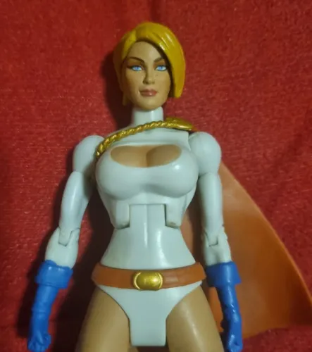 Power Girl (Poderosa) DC Universe Classics