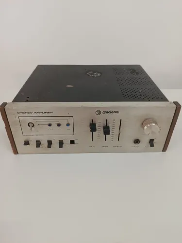 Amplificador gradiente LAB45 está ligando 