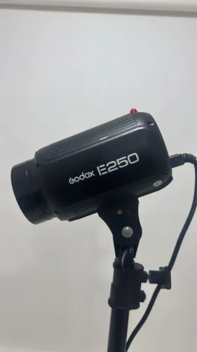 Vendo tocha GODOX 250w