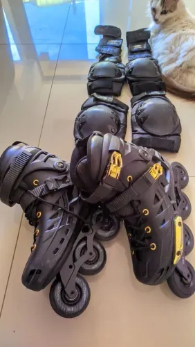 Patins Oxer Darkness Gold n° 42+ Kit Completo de Segurança  Mormaii 