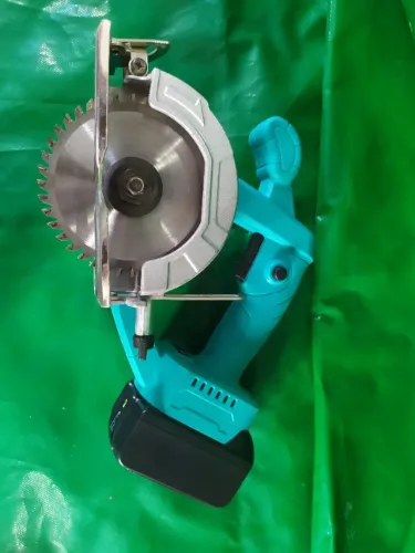 SERRA CIRCULAR A BATERIA 18V - COM BATERIA E DISCO, SEM CARREGADOR