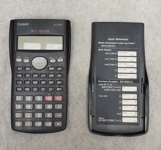 Calculadora Científica Casio fx-82MS