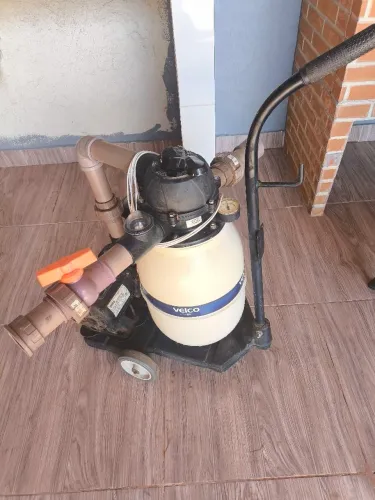 Motor de piscina completo com carrinho.