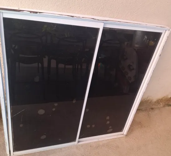 Janela de vidro e alumínio, 100X100.