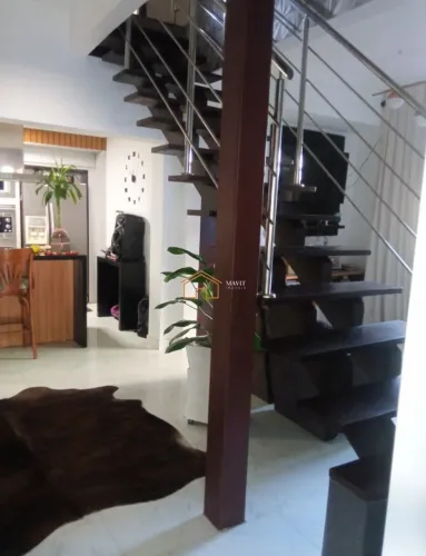 Sobrado à Venda no Petrópolis - 3 Quartos, Suíte e 3 Vagas