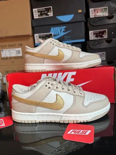 Nike Dunk Low Metallic Gold - tamanho 37BR, original (826)