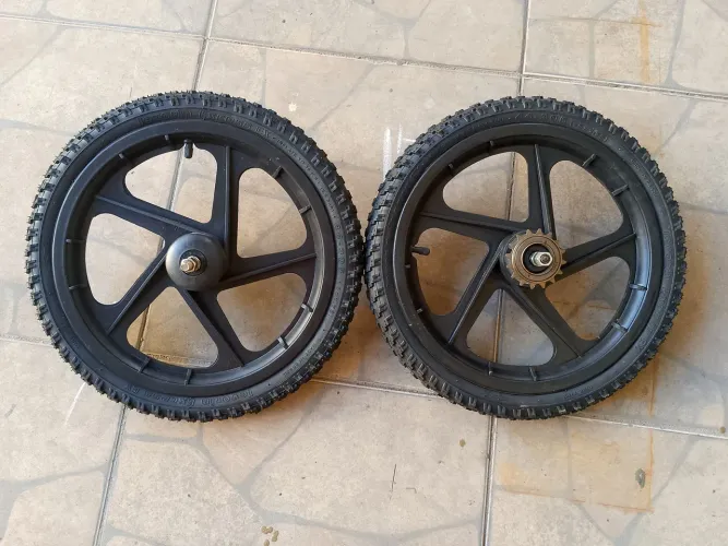 Pneu de bicicleta aro 16 ( o par ) completa já com câmera de ar coroa