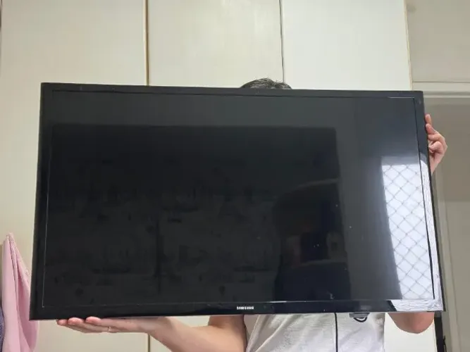 SMART TV 32 POLEGADAS JÁ COM SUPORTE - Samsung UN32J4300AG