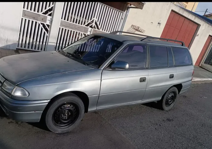 Vende-se ou troco por moto Chevrolet Astra GLS 2.0 MPFI SW 1995