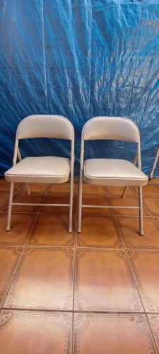 Par de cadeiras de ferro estofadas dobráveis 