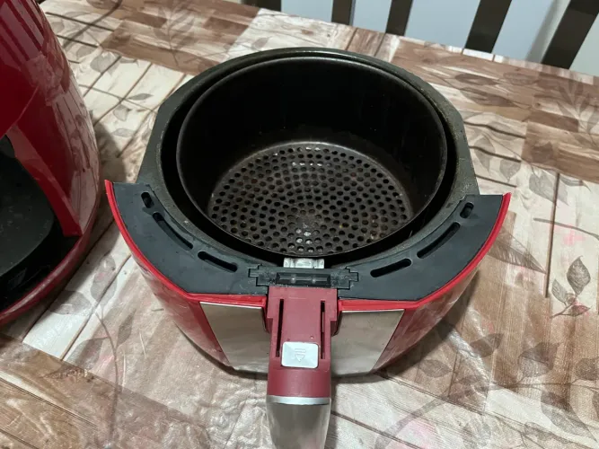 Fritadeira Elétrica Air Fryer 3,2 Litros Britânia BFR01VI Vermelha 1500w