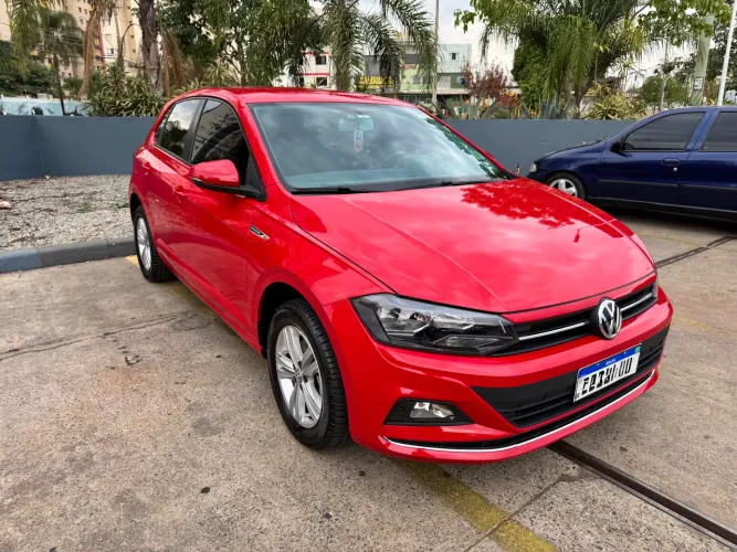 Volkswagen Polo 1.0 TSI Comfortline 2018 - Automático - Turbo - Vermelho - 123.500 km