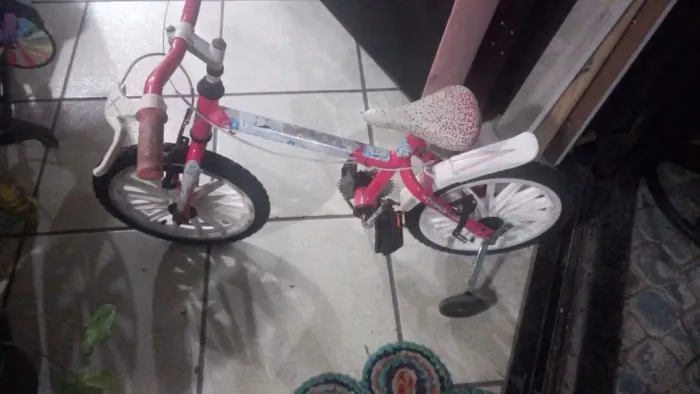 BICICLETA INFANTIL ARO 16 EM EXCELENTE ESTADO