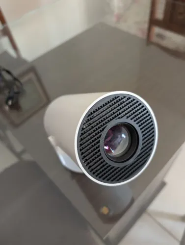 Projetor Smart HY300 - Portátil, Android 11, Wi-Fi e Bluetooth (Excelente estado)