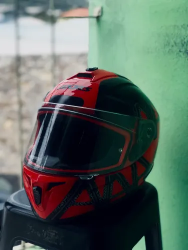 Vendo capacete poucas vezes usado 300 reais