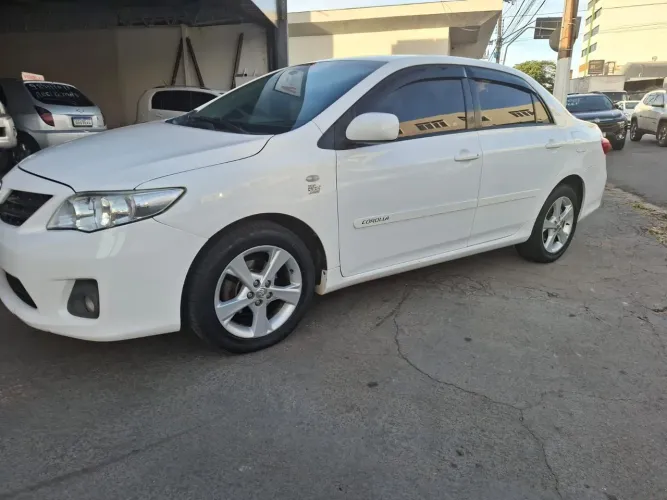 Toyota Corolla GLI 1.8 Flex 16V Aut. 2014