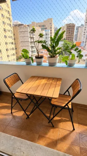 Mesa com 2 cadeiras dobráveis - madeira e metal