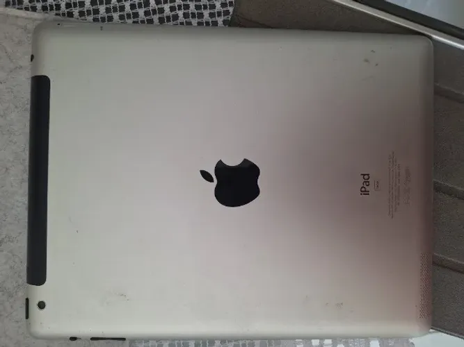 iPad Apple funcionando iPad Apple - modelo MC773BZ/A 8 GB iOS 9.3.5 Funcionando e carreg