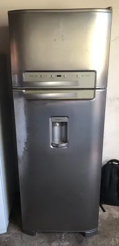 Vendo geladeira Electrolux duplex frost free