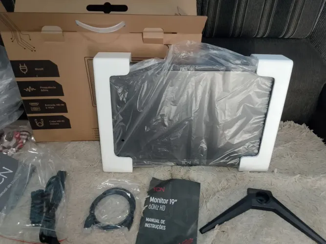 Monitor TCN novo 19 polegadas 