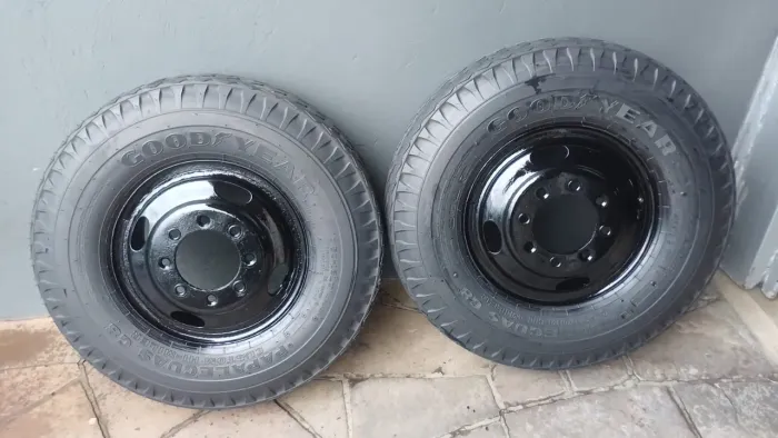 Rodas com pneus novos 7,50 agrale ou voltarei em CANOAS/RS