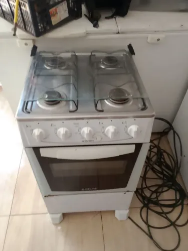 Vendo fogão elétrico 4 bocas