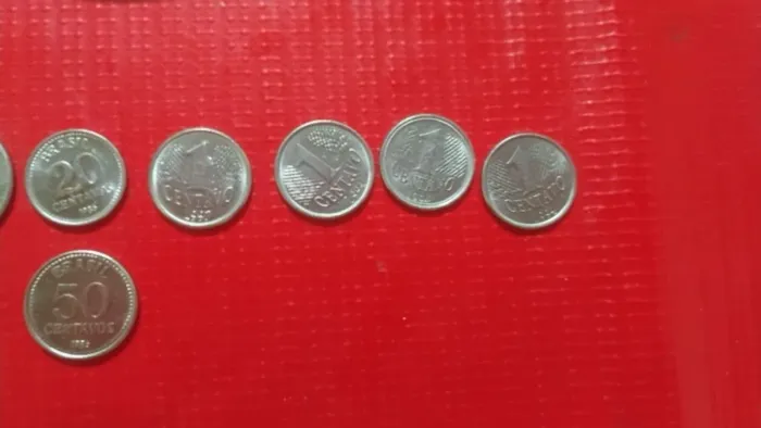 Vendo moedas antigas e raras preço combinado aceito oferta