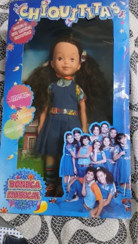 Bonecas sem uso na caixa