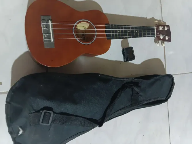 Ukulele soprano seven 150,00