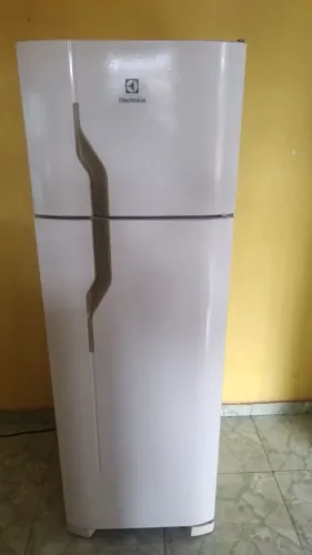 Geladeira Electrolux Frost Free funcionando