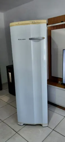 Freezer Electrolux FE26 frost free semi novo ENTREGO