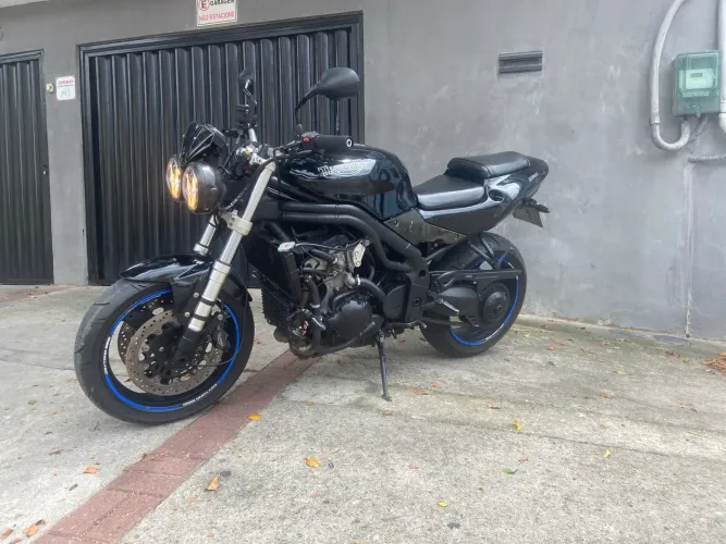 Triumph 955i