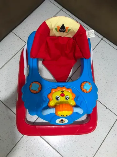 Andador azul musical menino 