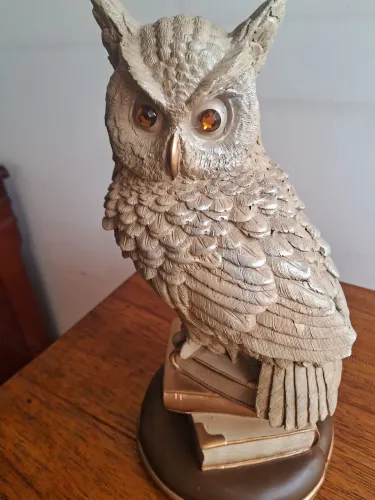Linda escultura coruja 