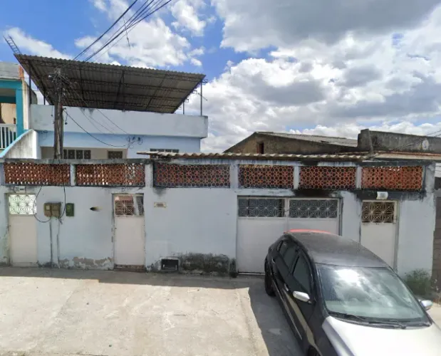 Casa com RGI + 2 casas independentes para aluguel - Campo Grande - Pedregoso