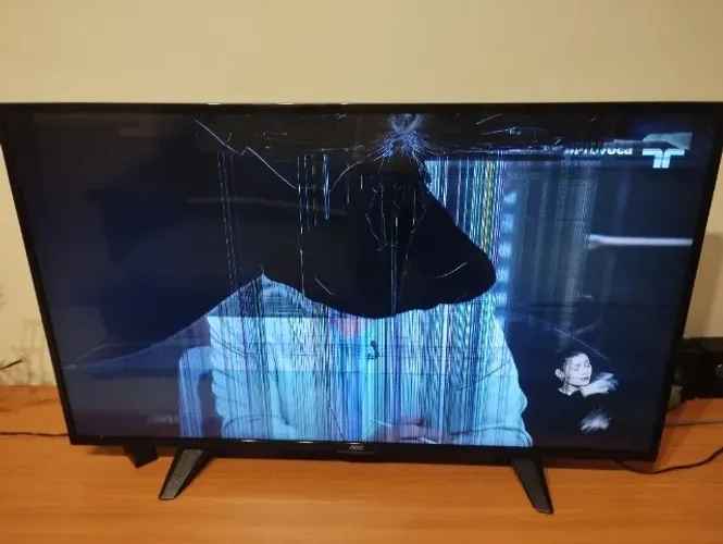 Smart TV AOC LED 43" Tela trincada LE43S5977