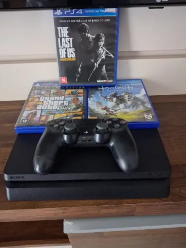 PS4 1 controle + 3 jogos físicos + 1 mídia digital