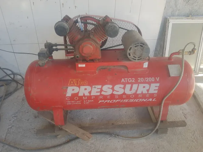 Vendo um compressor profissional