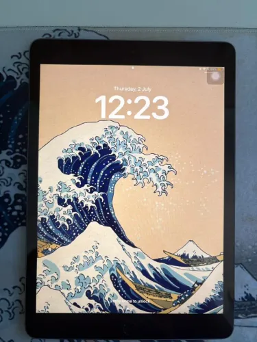 Ipad 7 (com caixa, carregador original, capas e teclado)