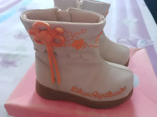Botinha Lilica e tênis Adidas original 