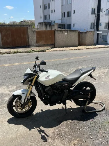 CB600 Hornet Branca