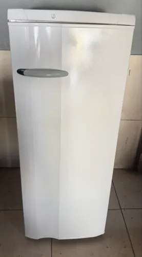 Geladeira Electrolux usada barata pequena funcionando perfeitamente