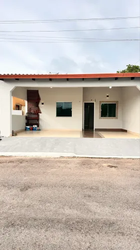 Casa à venda | 180m² | 3 Quartos (1 Suíte) | Moderna e Espaçosa